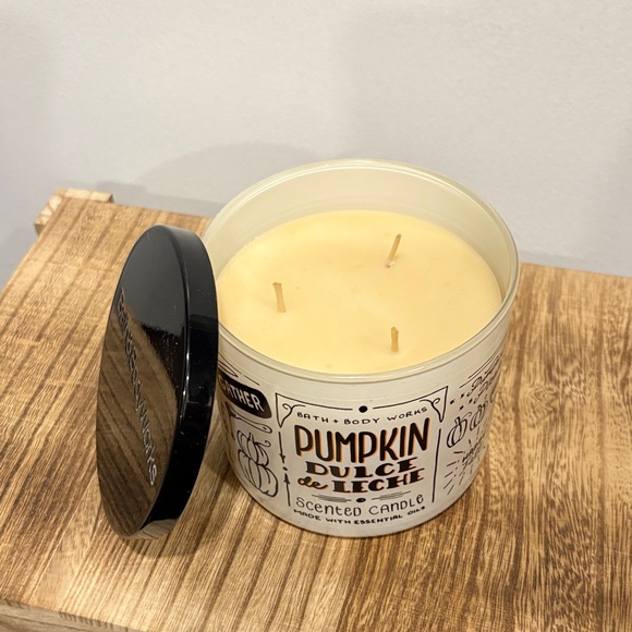 Bath & Body Works Pumpkin Dulce de Leche 3-wick Candle - NEVER USED - Picture 3 of 5